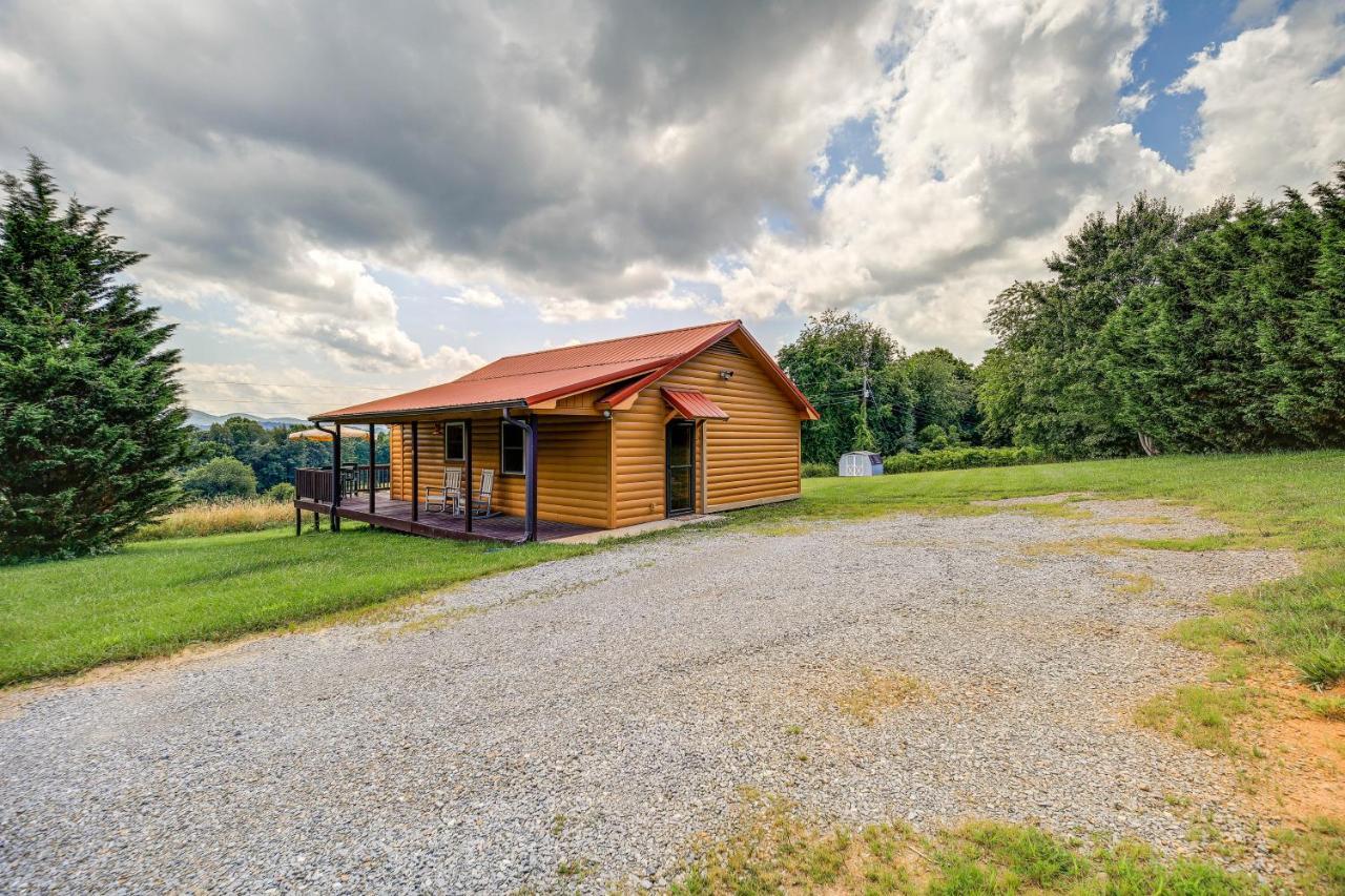 Vila Blue Ridge Mountain Cabin With Views And Hot Tub Sparta Exteriér fotografie