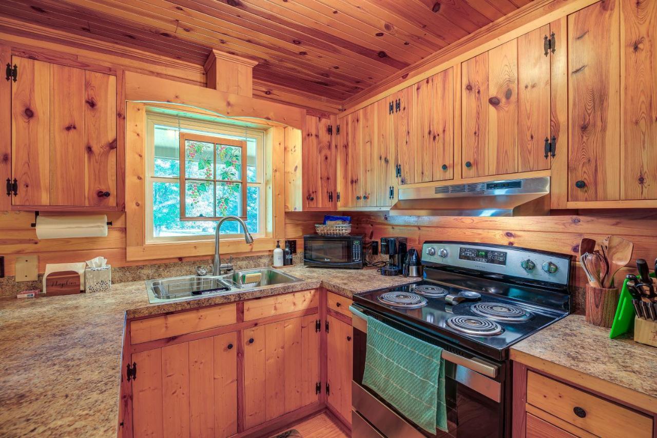 Blue Ridge Mountain Cabin With Views And Hot Tub Sparta Exteriér fotografie