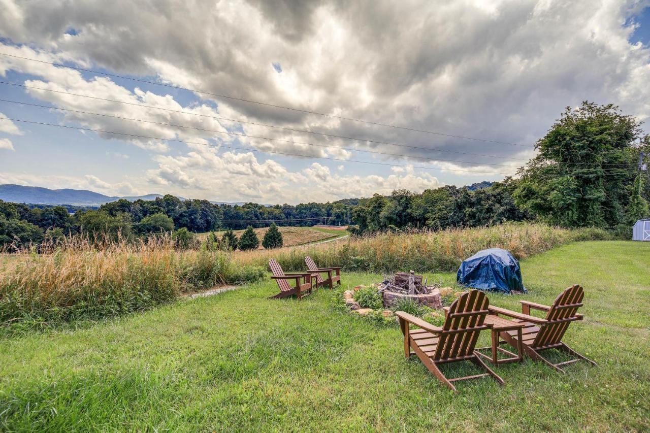 Vila Blue Ridge Mountain Cabin With Views And Hot Tub Sparta Exteriér fotografie