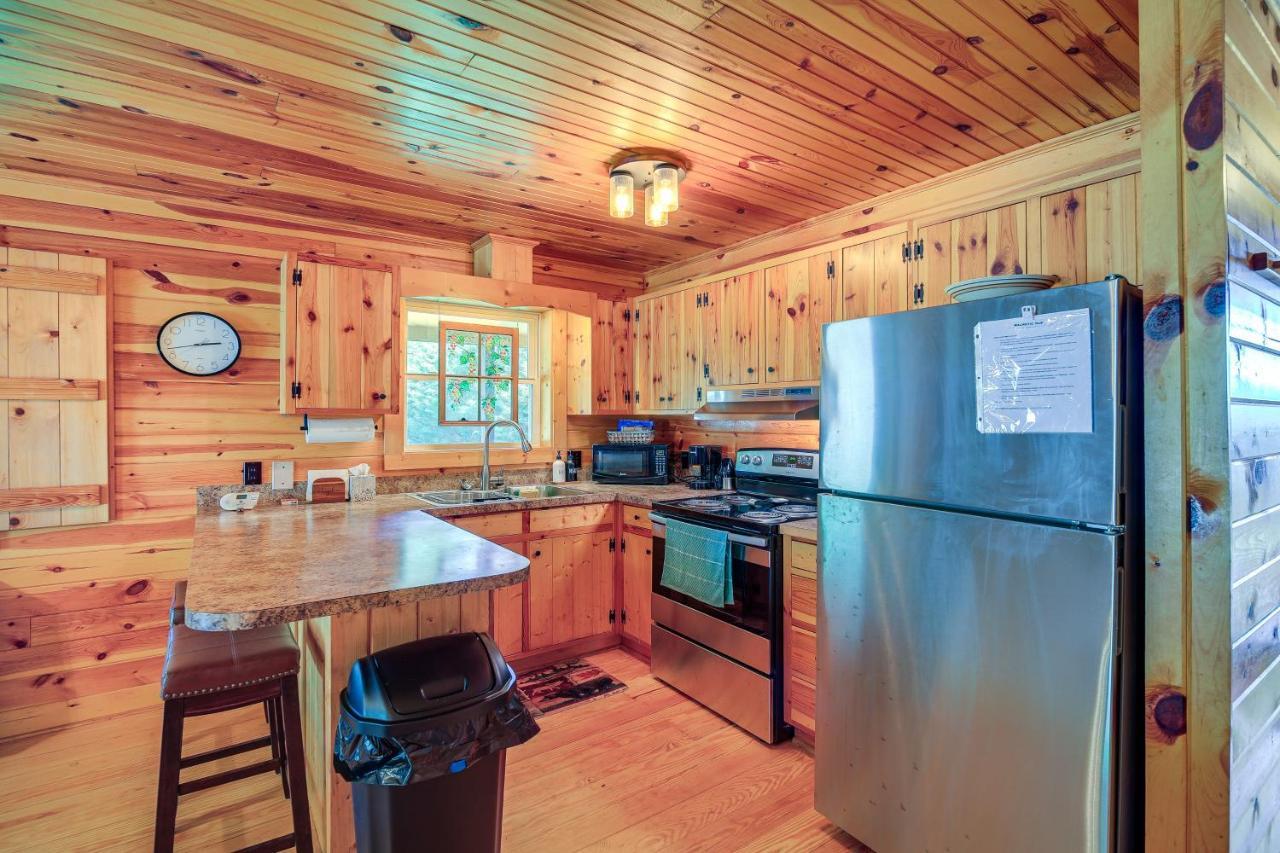 Vila Blue Ridge Mountain Cabin With Views And Hot Tub Sparta Exteriér fotografie